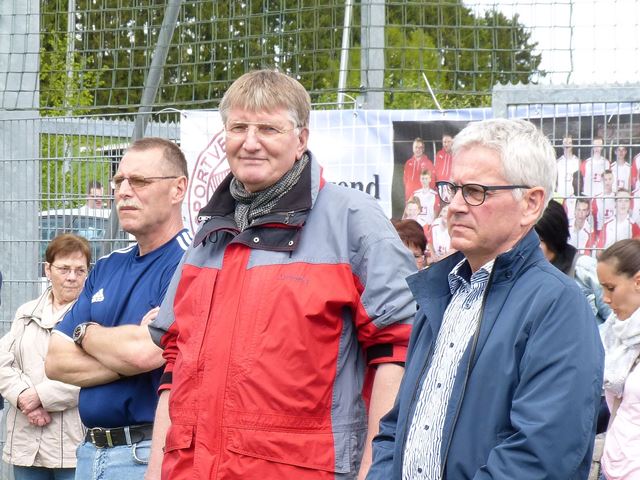 Kunstrasenplatzeröffnung Setzen