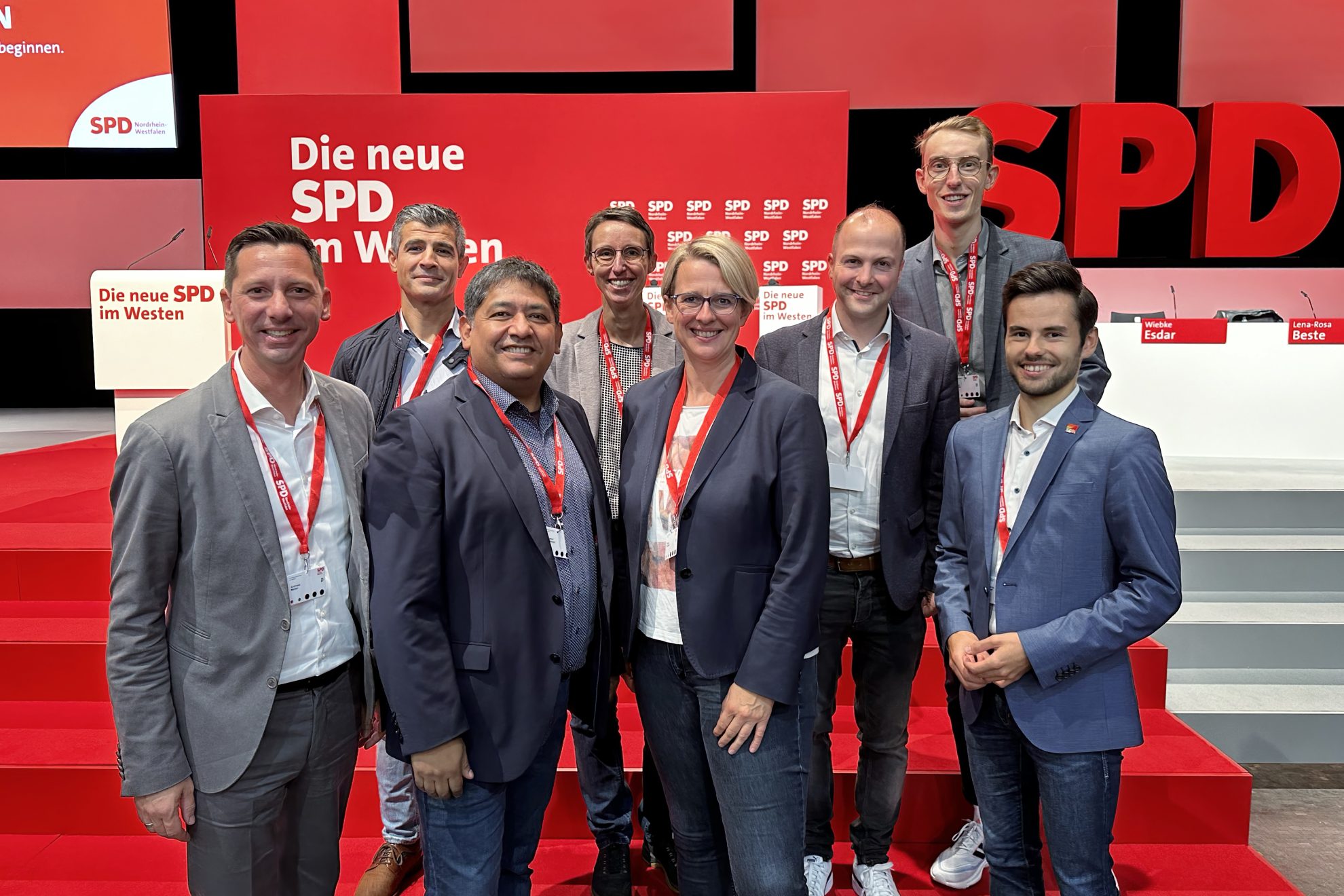 Die Delegierten der SPD Siegen-Wittgenstein auf dem Landesparteitag der NRWSPD (v.l.n.r.): Landrat Andreas Müller, Himat Yousuf, Adhemar Molzberger, Christina Eckstein, Nicole Reschke, Steffen Löhr, Julian Maletz und Felix Hof.