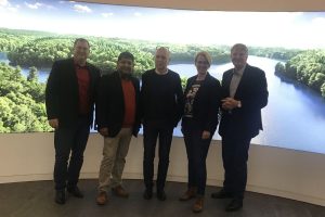 DFB-Präsident Bernd Neuendorf war zu Gast bei der Veranstaltung „Vom Proficlub bis zum Amateurverein – Das Ehrenamt im Sport“ des SPD-Unterbezirks Siegen-Wittgenstein. Ingmar Schiltz, Adhemar Molzberger, Nicole Reschke und Detlef Rujanski (v.l.n.r.) freuten sich über den prominenten Besuch.